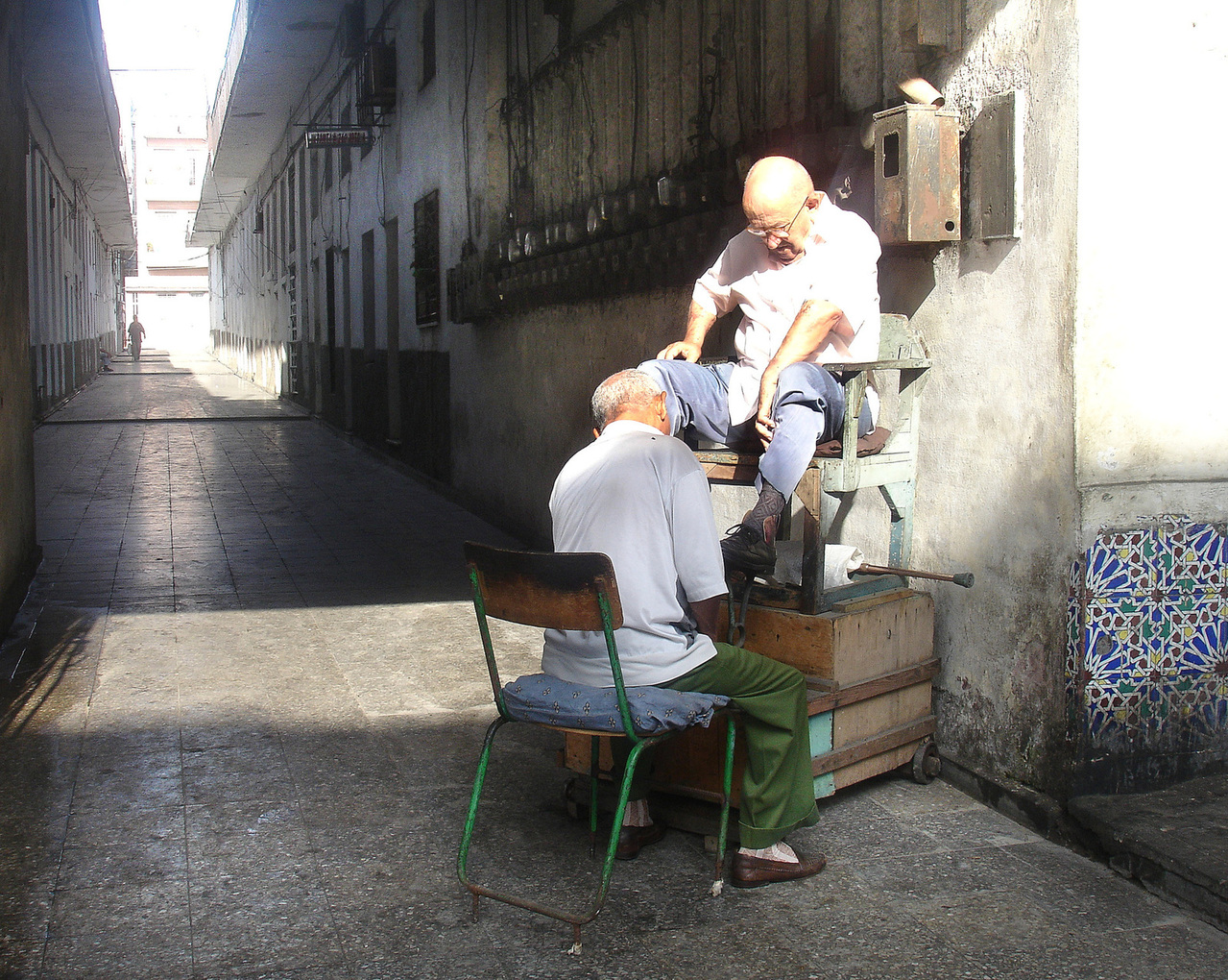 Bild Dienstleistung - Schuhputzer in Havanna