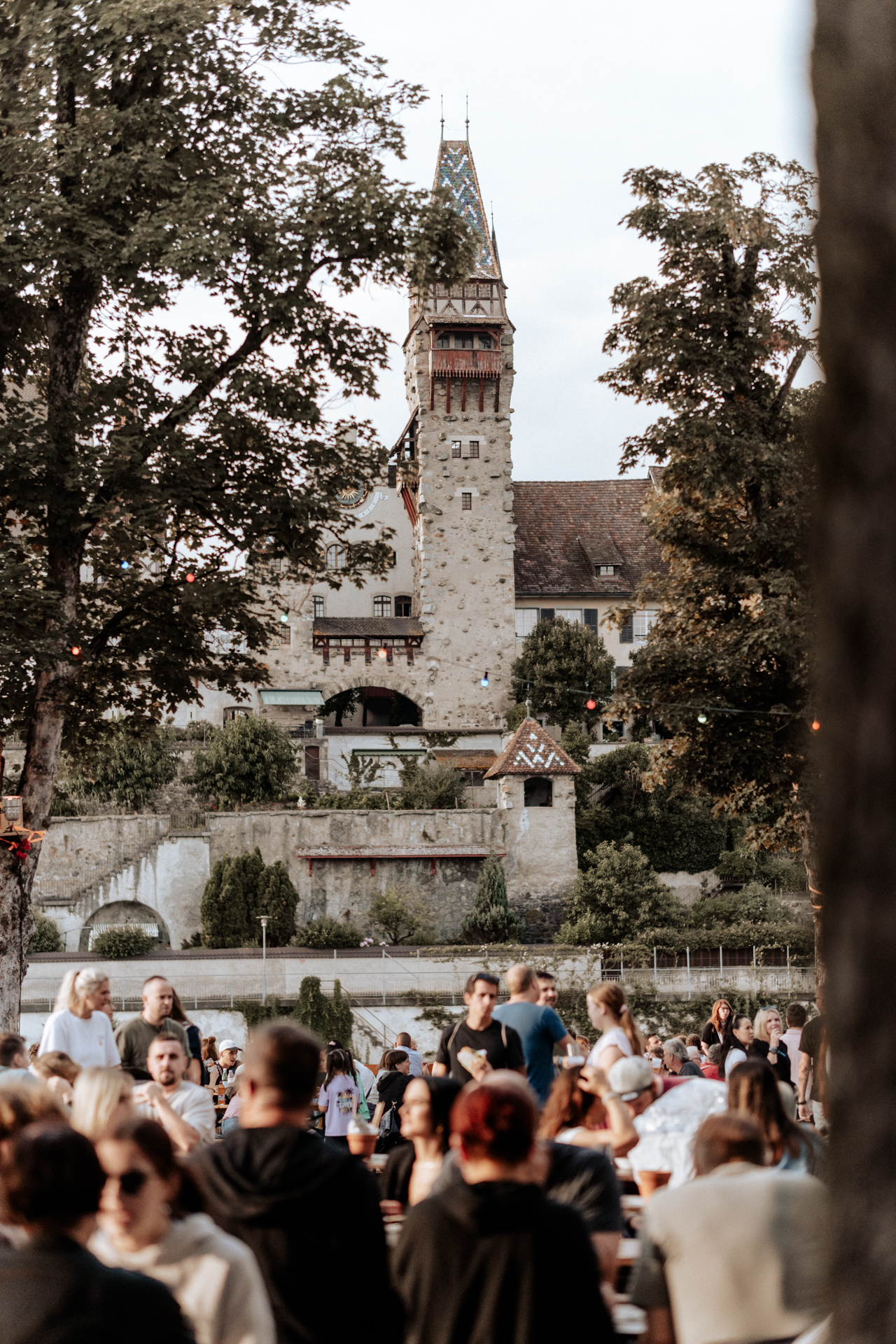 Bild Reussfoodfestival 2025 mit Blick auf die Bremgarter Altstadt